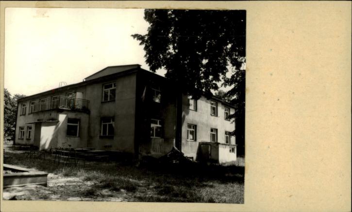 dwór, ob. przedszkole, skan 2