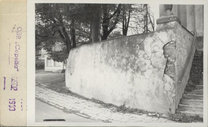 mur ogrodzenia z bramą, skan 4