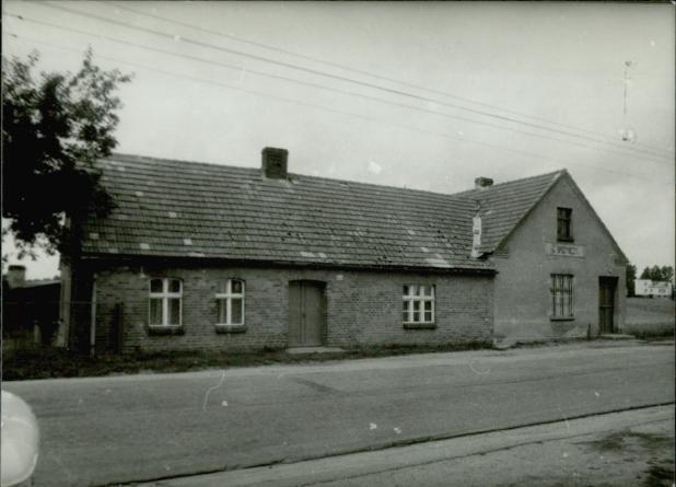 dom mieszkalny, sklep, skan 3