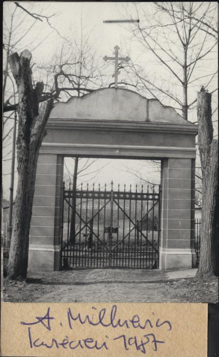 brama cmentarna, skan 2