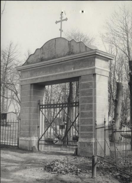 brama cmentarna, skan 3