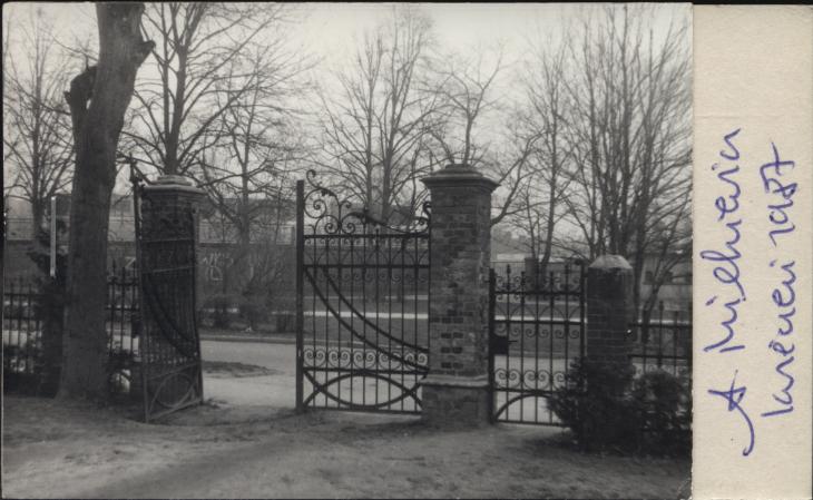 brama cmentarna I, skan 2