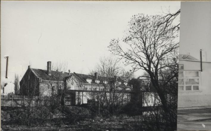 budynek przemysłowy - obecnie biurowiec, skan 2