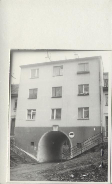dom - brama, skan 2