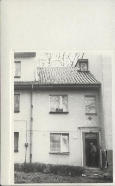 dom - brama, skan 2