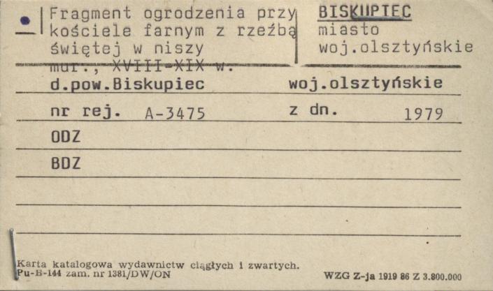 fragment ogrodzenia przy kościele farnym z rzeźbą świętej w niszy, skan 1