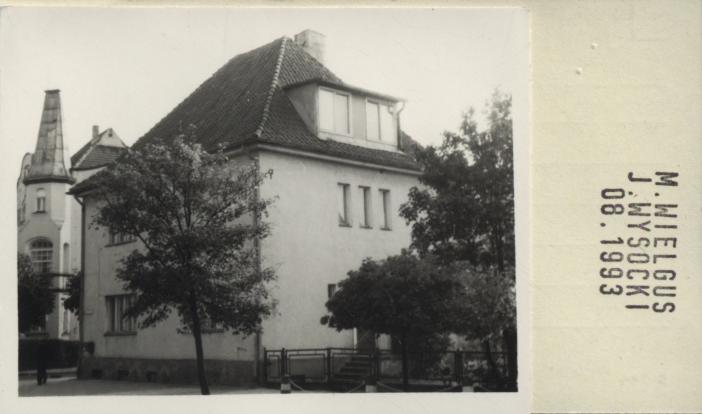 dom, biblioteka, skan 2