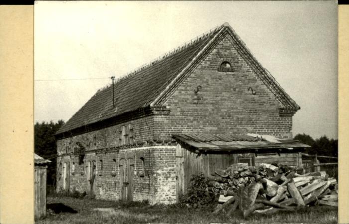 budynek gospodarczy sześcioraka, ob. domu, skan 2
