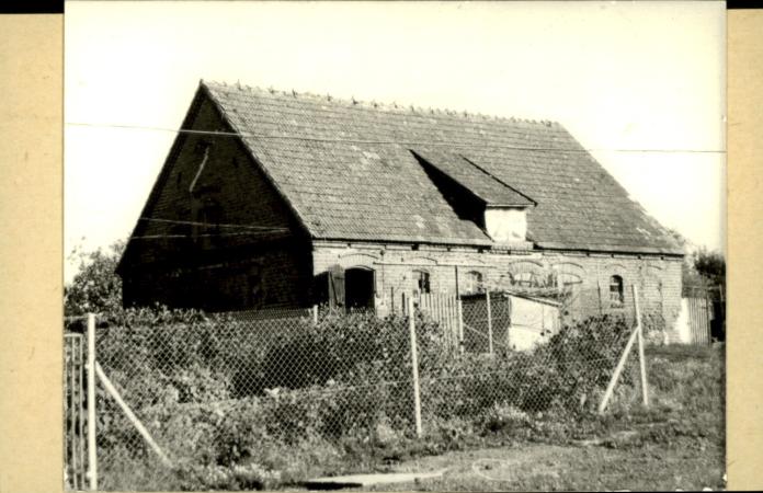 budynek gospodarczy przy czworaku, ob. dom, skan 2