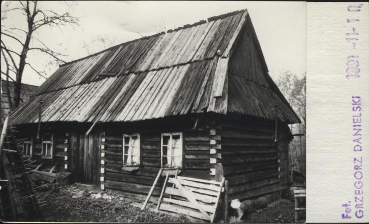 budynek obory, stodoły, opuszczony, skan 2