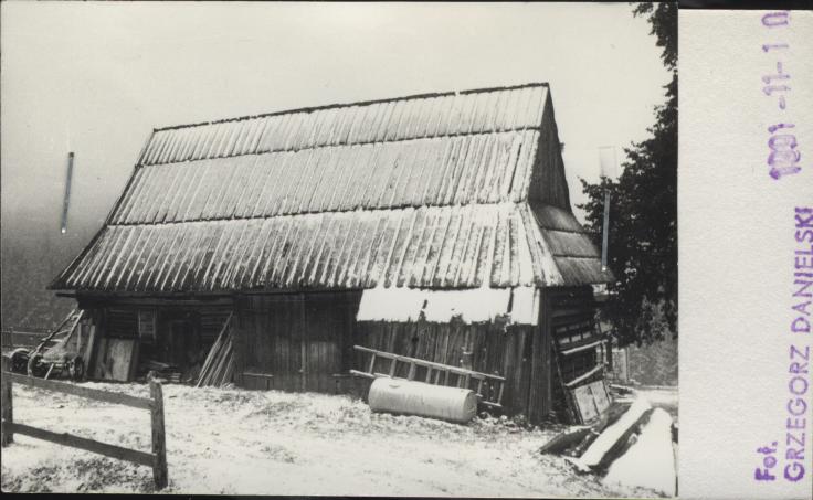 budynek obory, opuszczony, skan 2