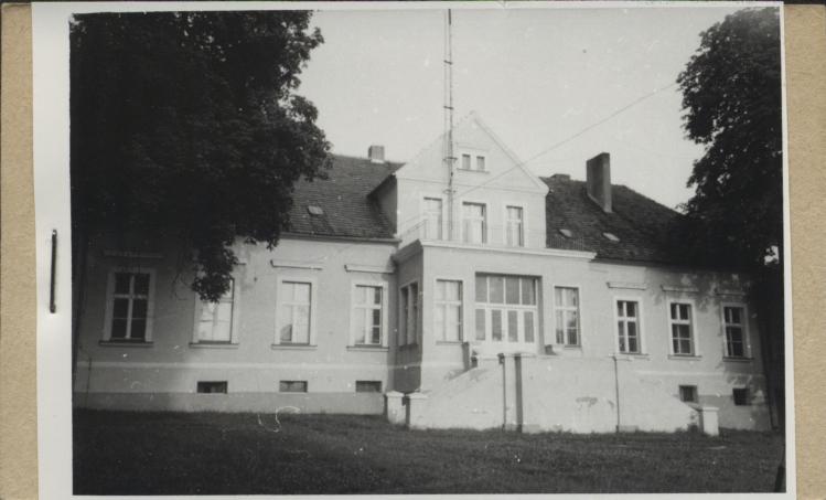 dwór, ob. biuro PGR, skan 2