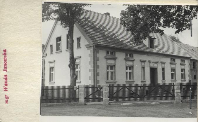 dom z budynkiem gospodarczym, skan 2