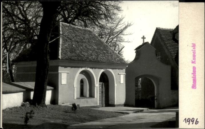 budynek bramny przy kościele pw. Nawiedzenia NMP, skan 2