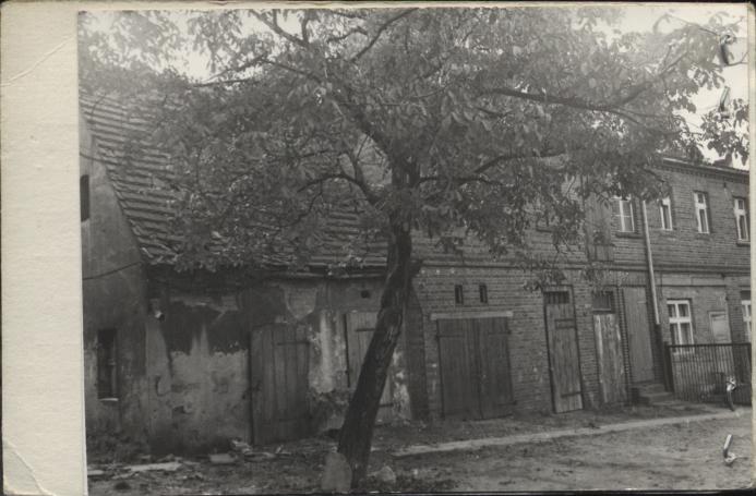 trzy budynki gospod., skan 2
