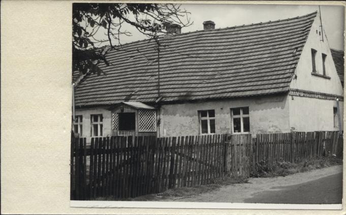 dom z budynkiem gospodarczym, skan 2