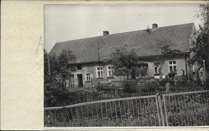 dom z budynkiem gospodarczym, skan 2