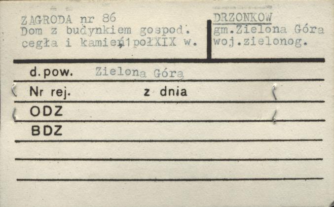 dom z budynkiem gospodarczym, skan 1