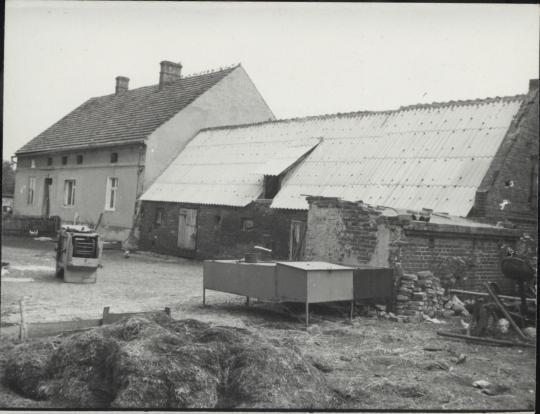 dom z budynkiem gospodarczym, skan 3