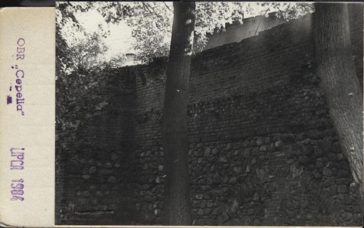 fragmenty murów miejskich, skan 4