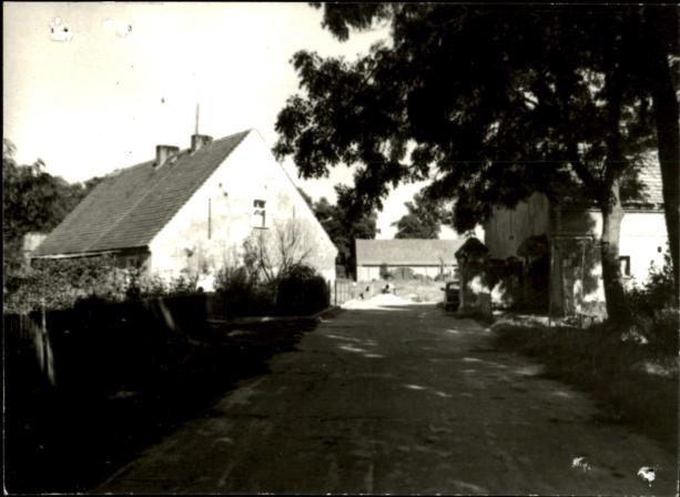 wjazd główny do zespołu folwarcznego (słupki bramy), skan 2