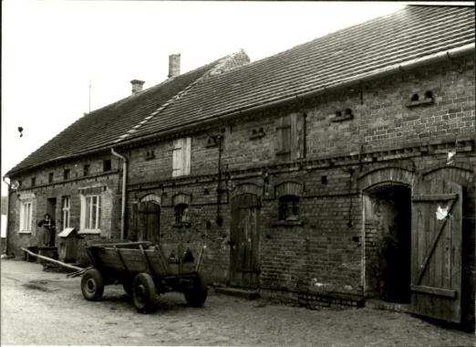 dom z budynkiem gospodarczym, skan 3