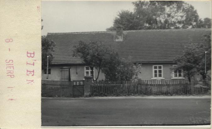 dom z budynkiem gospodarczym, skan 2