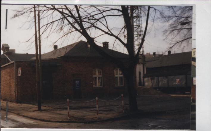 ujeżdżalnia, ob. sklepy, skan 3