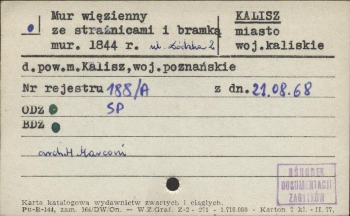 mur więzienny ze strażnicami i bramką, skan 1