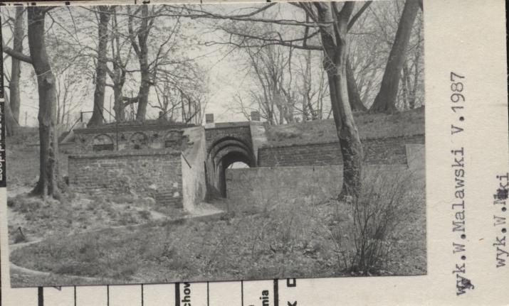tzw. tunel, d. schody angielskie, skan 2
