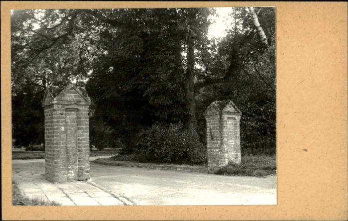 brama pałacowa II, skan 3