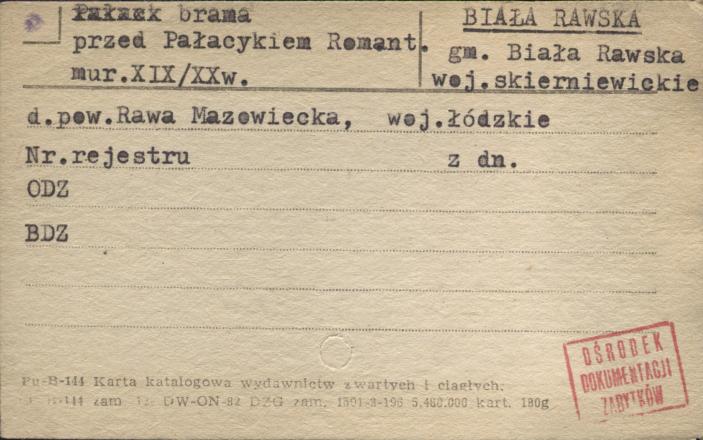 brama przed pałacykiem romant., skan 1