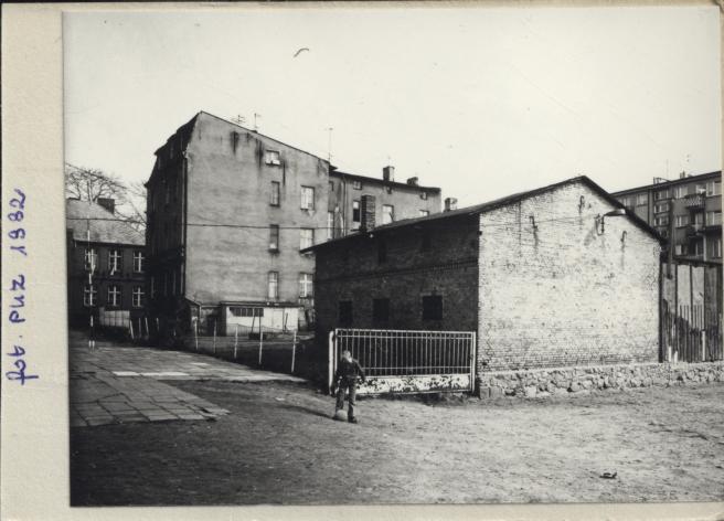 dom mieszkalny, sklepy, skan 2