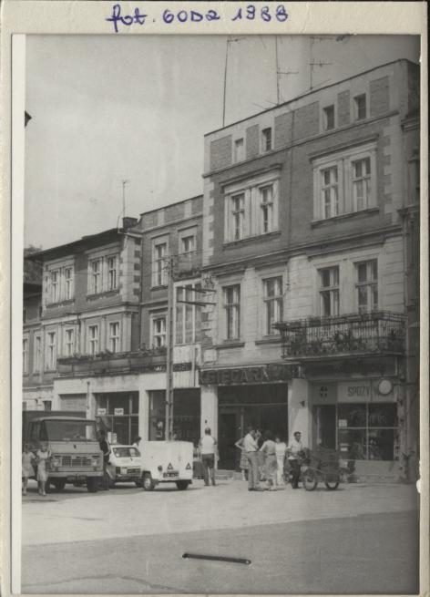 dom mieszkalny, sklepy, skan 2
