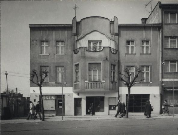 dom mieszkalny, sklep, kawiarnia, skan 3