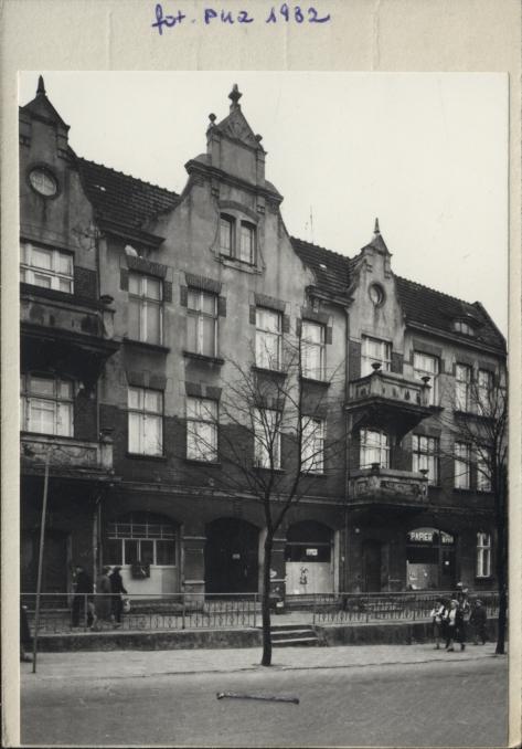 dom mieszkalny, sklepy, skan 2