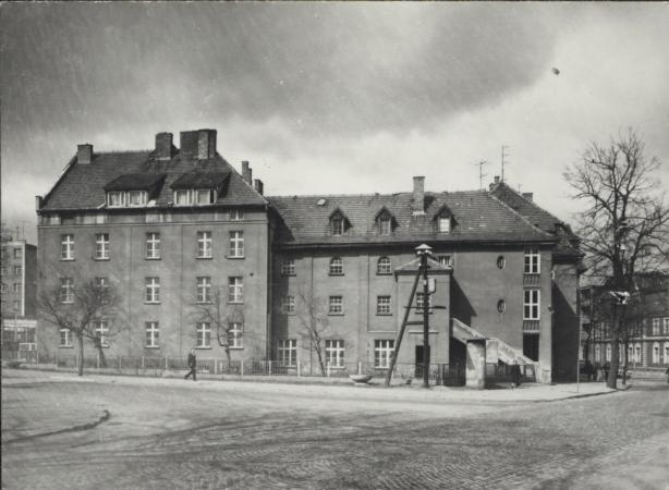 sierociniec, ob. dom mieszkalny z kaplicą półpubliczną SS Miłosierdzia, skan 3