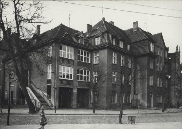 sierociniec, ob. dom mieszkalny z kaplicą półpubliczną SS Miłosierdzia, skan 4