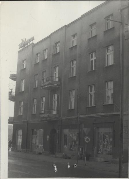dom mieszkalny, sklepy, skan 4