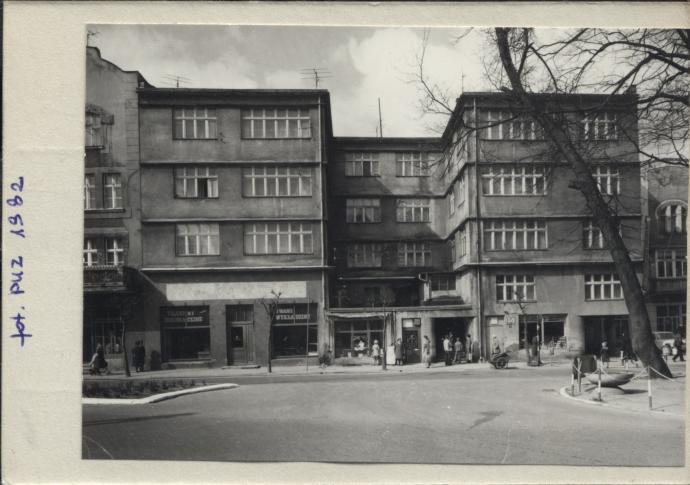 dom mieszkalny, sklepy, skan 2