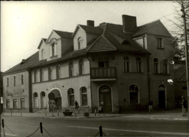 dom mieszkalny, usługi, kino, kawiarnia, skan 3