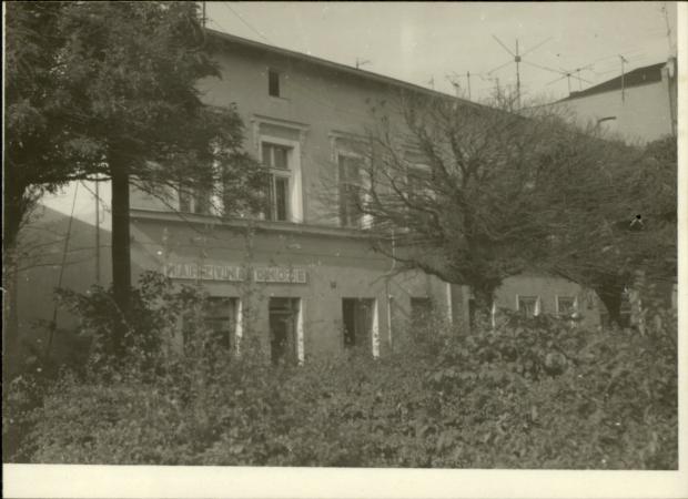 dom mieszkalny, sklepy, skan 3