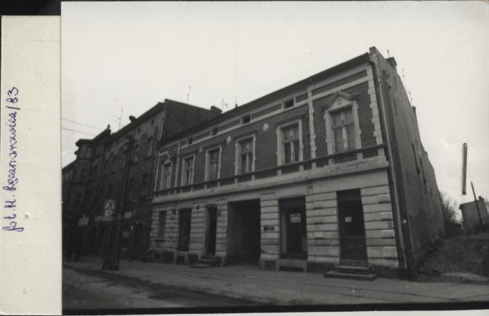 dom mieszkalny, sklepy, skan 2