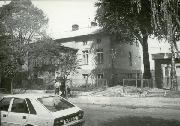 dom mieszkalny, bar, skan 3