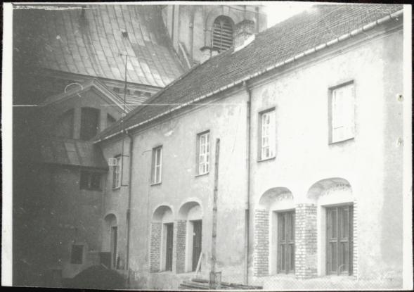 klasztor kanoników regularnych, ob. plebania, skan 3