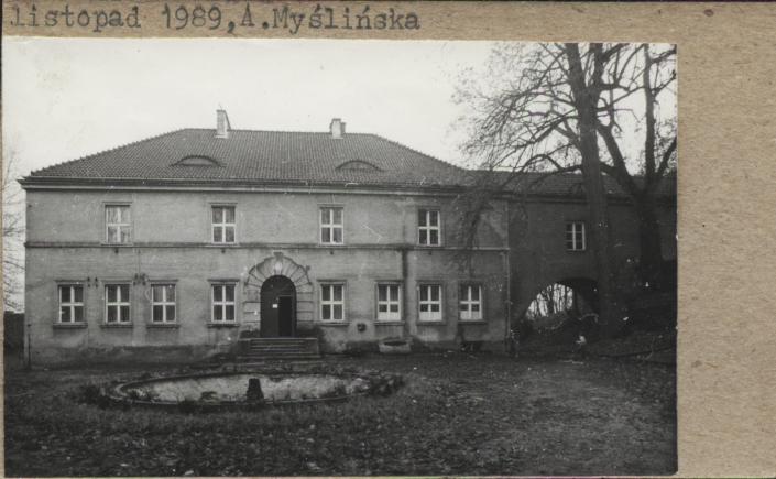 zespół dworu - dwór, skan 2