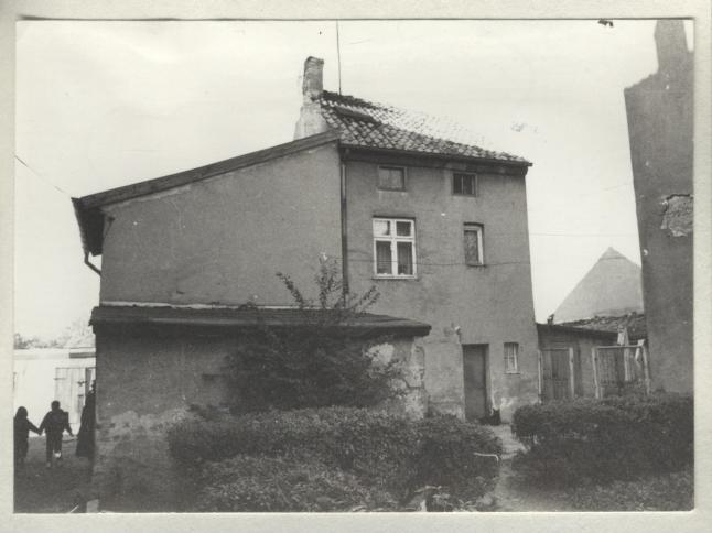 kamienica z budynkiem gospodarczym, skan 3