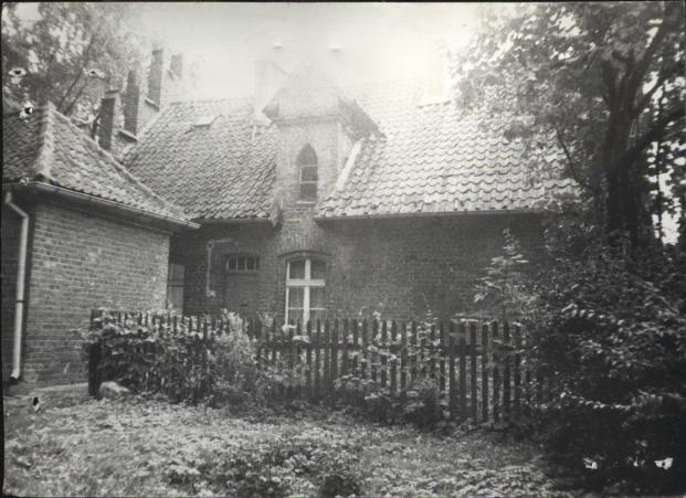 dom - na fund. baszty, skan 3