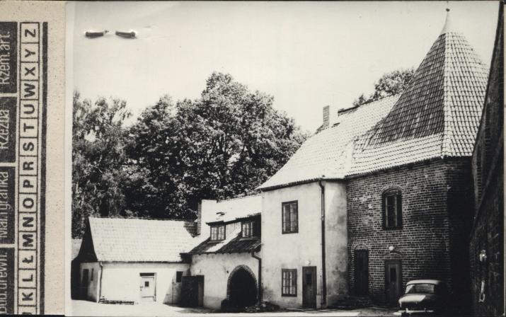 przedzamcze z bramą, skan 2