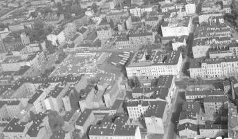 zabudowa centrum miasta.  Fragment zabudowy centrum w otoczeniu pl. Barlickiego od strony zachodniej                                    , skan 1